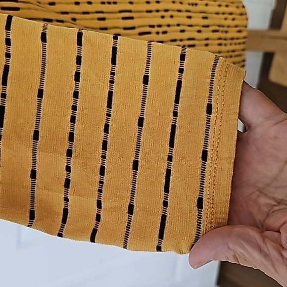 Thomas & Olivia tunic top. NWT. gold with black stripes. Size XL. V neck. - Picture 3 of 12